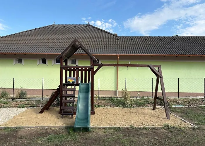 Makravoelgyi Haziko 公寓 *